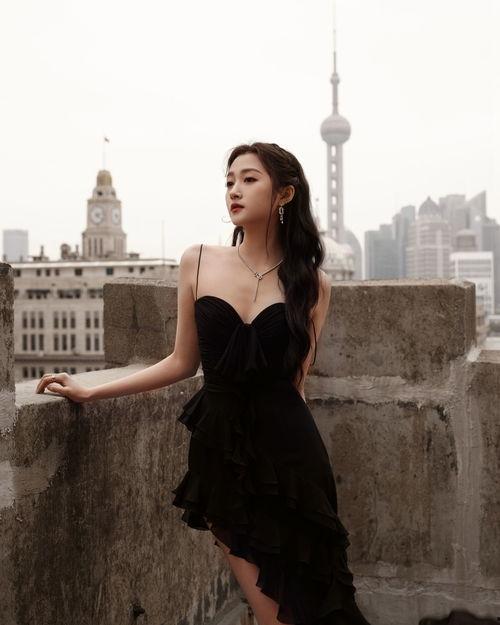 关晓彤写真图片,关晓彤写真中的时尚魅力